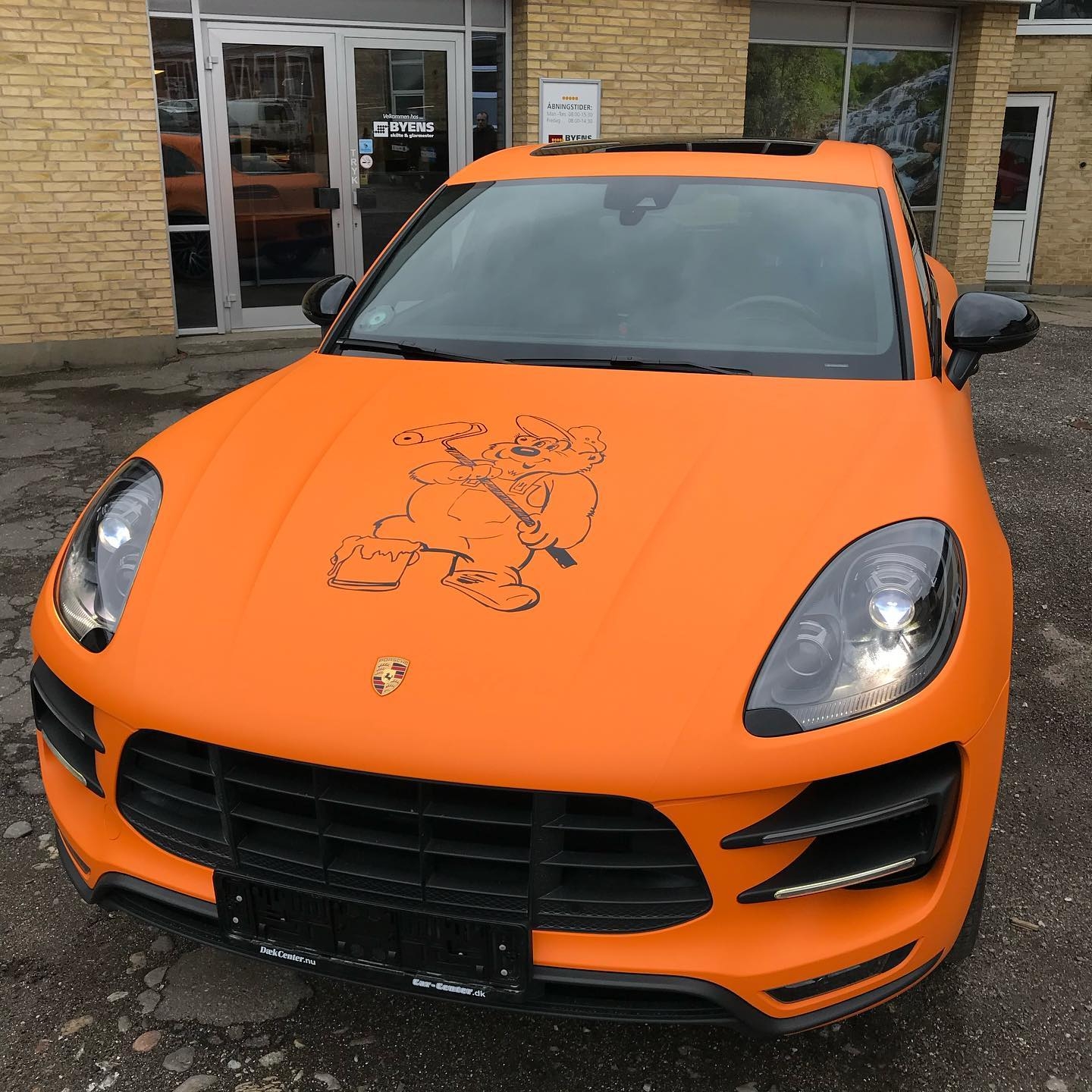 Orange folie på porsche i Vordingborg